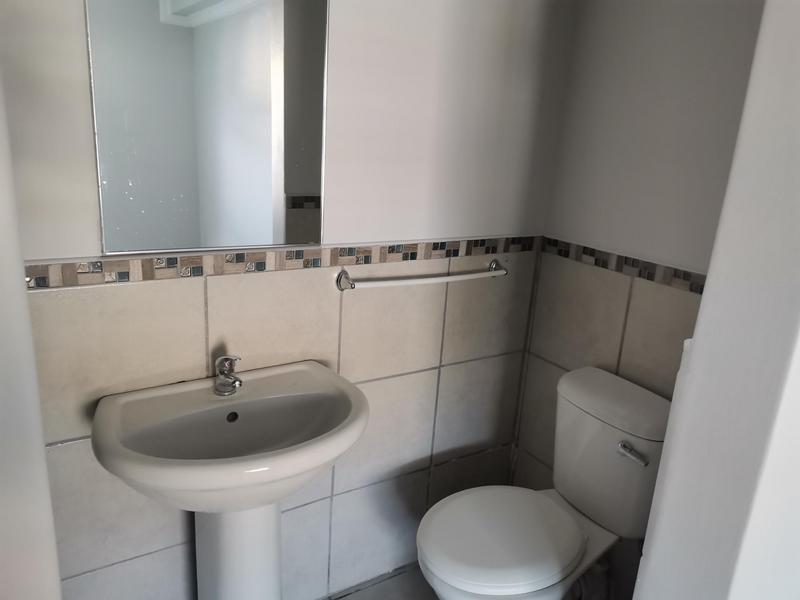 To Let 2 Bedroom Property for Rent in Island View Western Cape